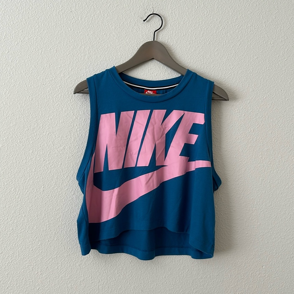 Nike cropped tank top oversized sporty athletic activewear